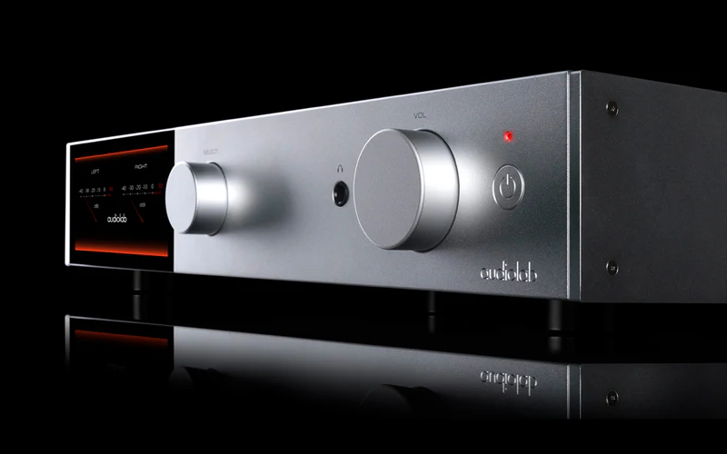 9000Q_Artistic_Silver_2_e3b27d07-6a08-426d-8fb7-e46611049d4b